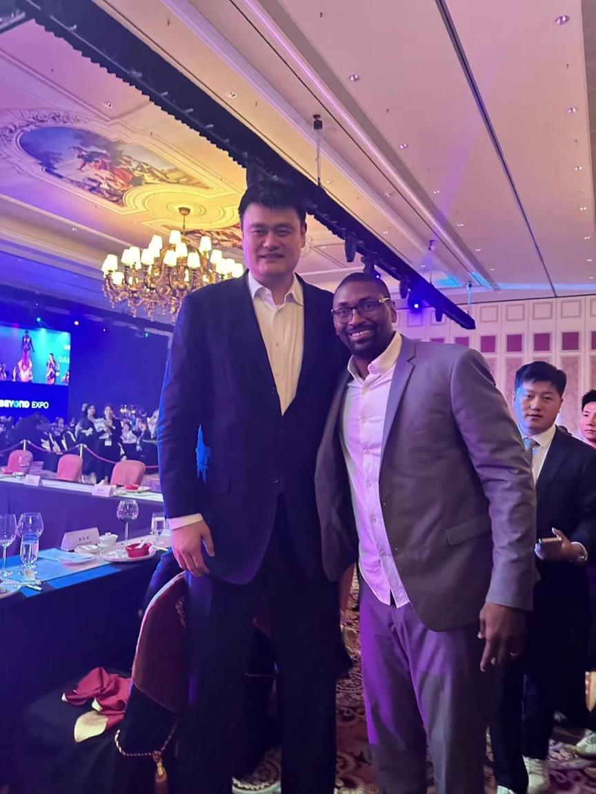 阿泰斯特曬與姚明合照：這是我最喜歡的隊友 姚！！