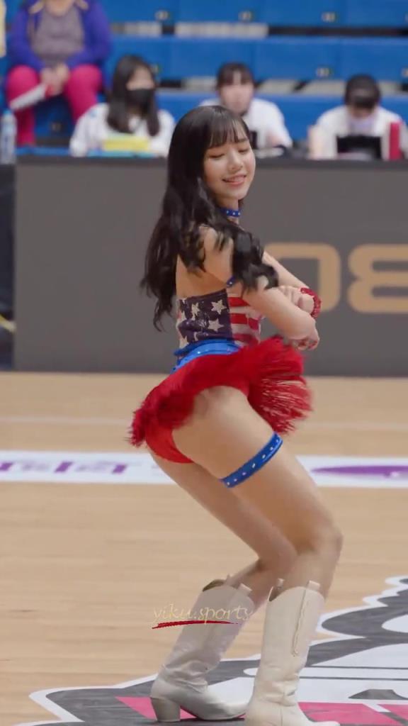 最好的啦啦隊(duì)小姐姐！自信，健康充滿活力！